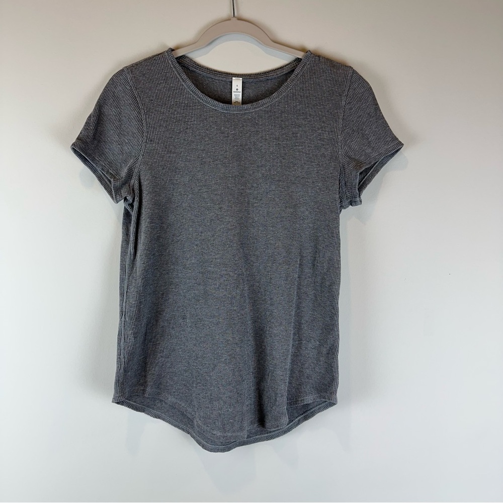 Lululemon Heathered Gray Waffle Love Crew III Athleisure Casual Tee Shirt Size 6